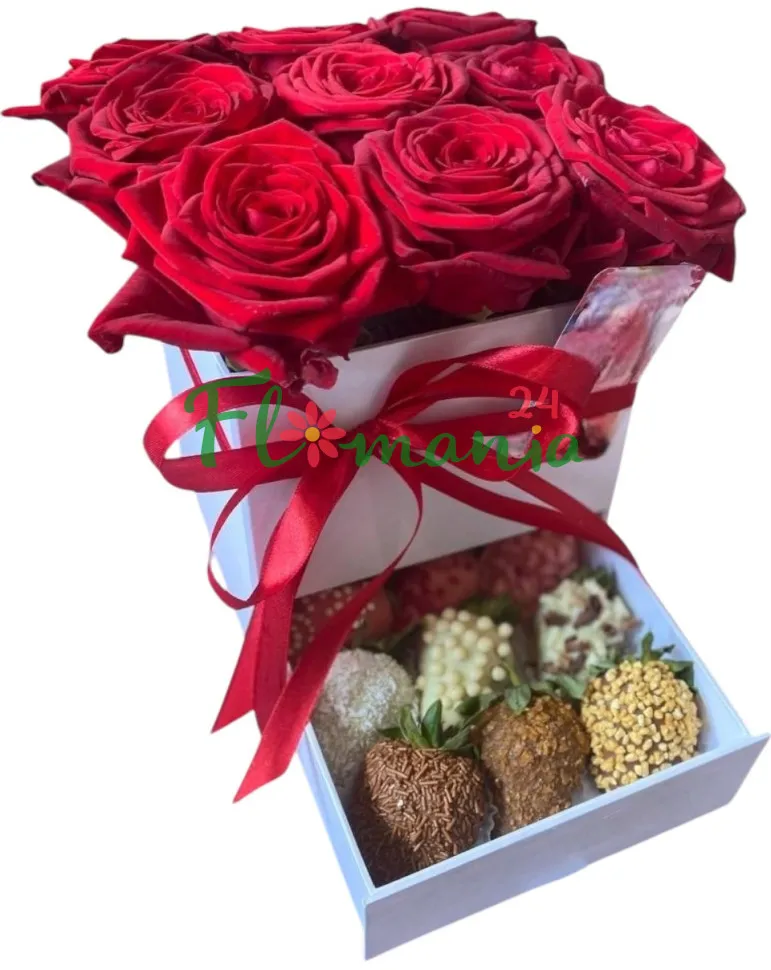Шкатулка с розами и клубникой в шоколаде